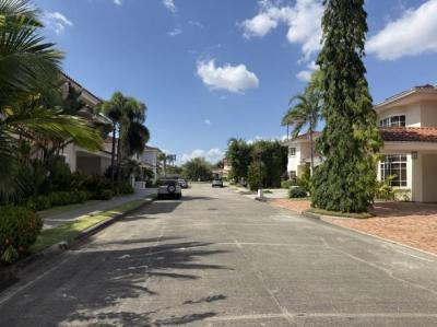 138610 - Costa del este - houses