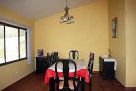 Gran casa con excelentes vistas a la monta
