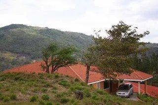Gran casa con excelentes vistas a la monta