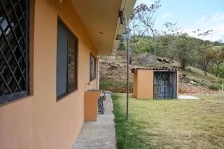Gran casa con excelentes vistas a la monta