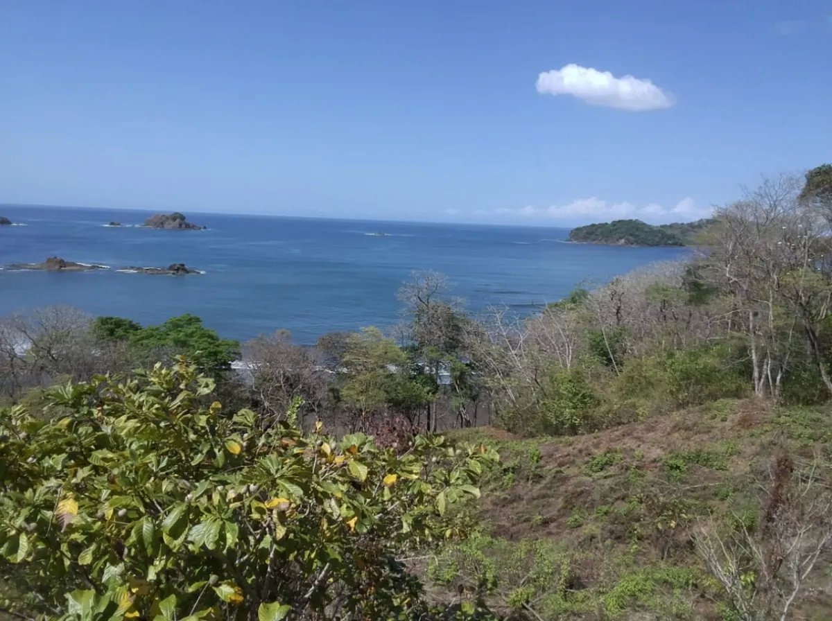 Se vende propiedad en playa gorgona, bahia de san lorenzo