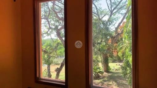 Gran terreno con dos casas en el estero de las lajas