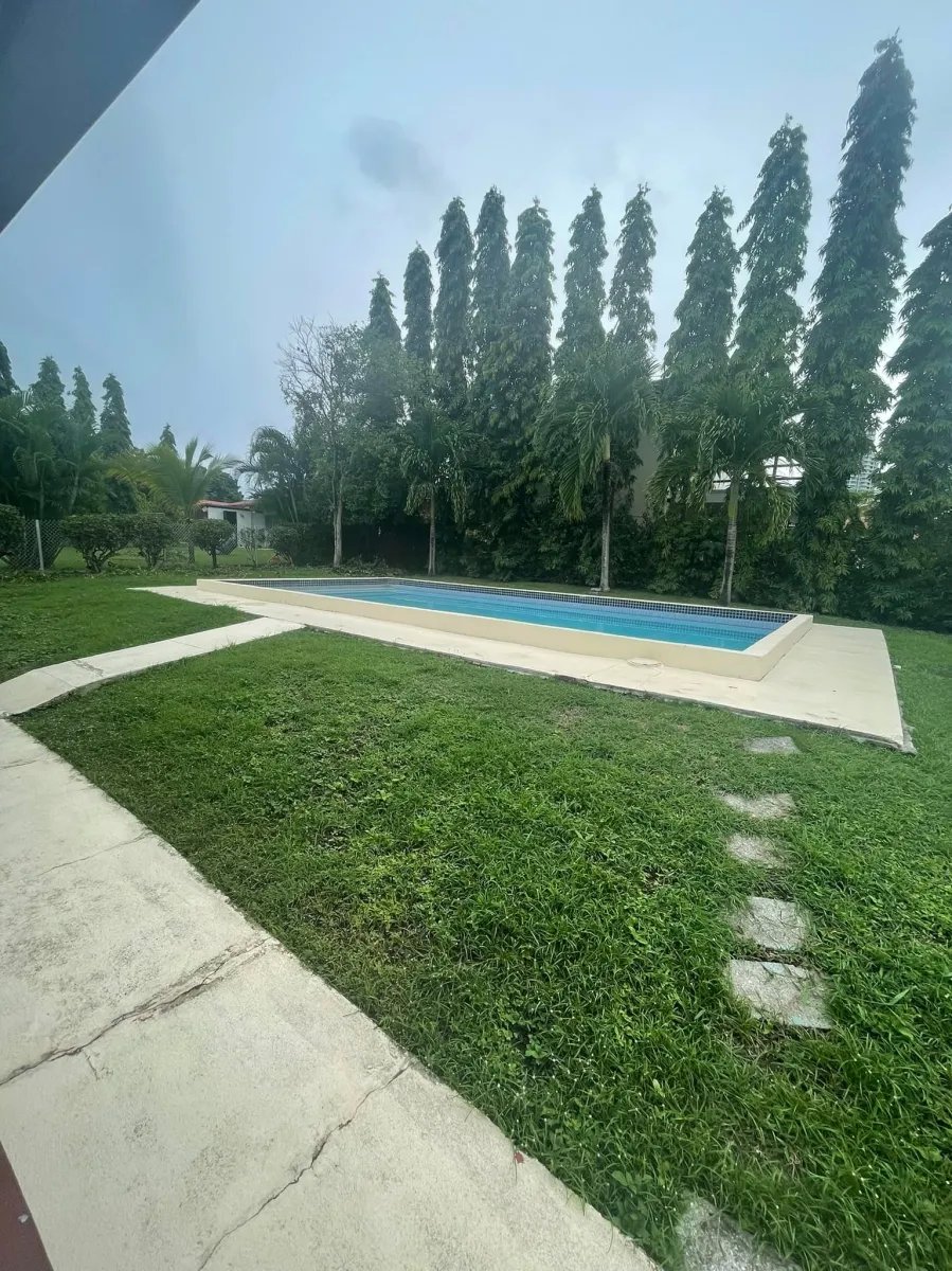 Se alquila casa en coronado
