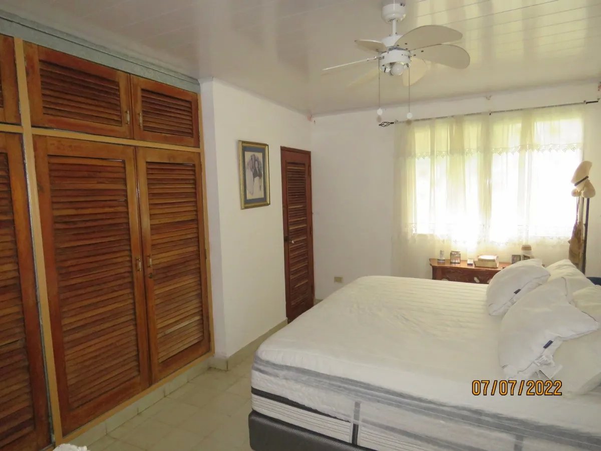 Gran casa familiar junto al centro comercial terronal en zona comercia...