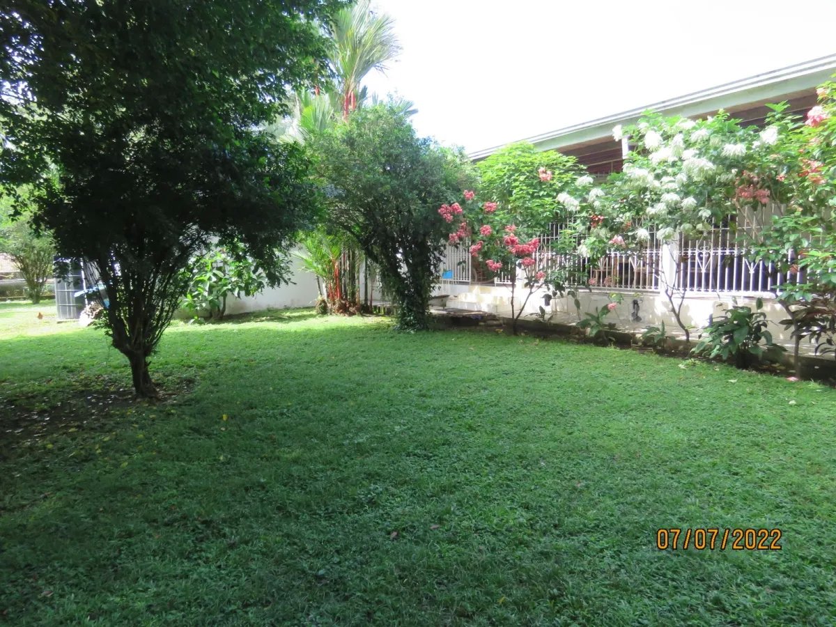 Gran casa familiar junto al centro comercial terronal en zona comercial