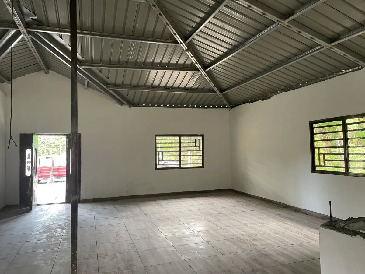 Casa casi terminada en un gran terreno en dolega