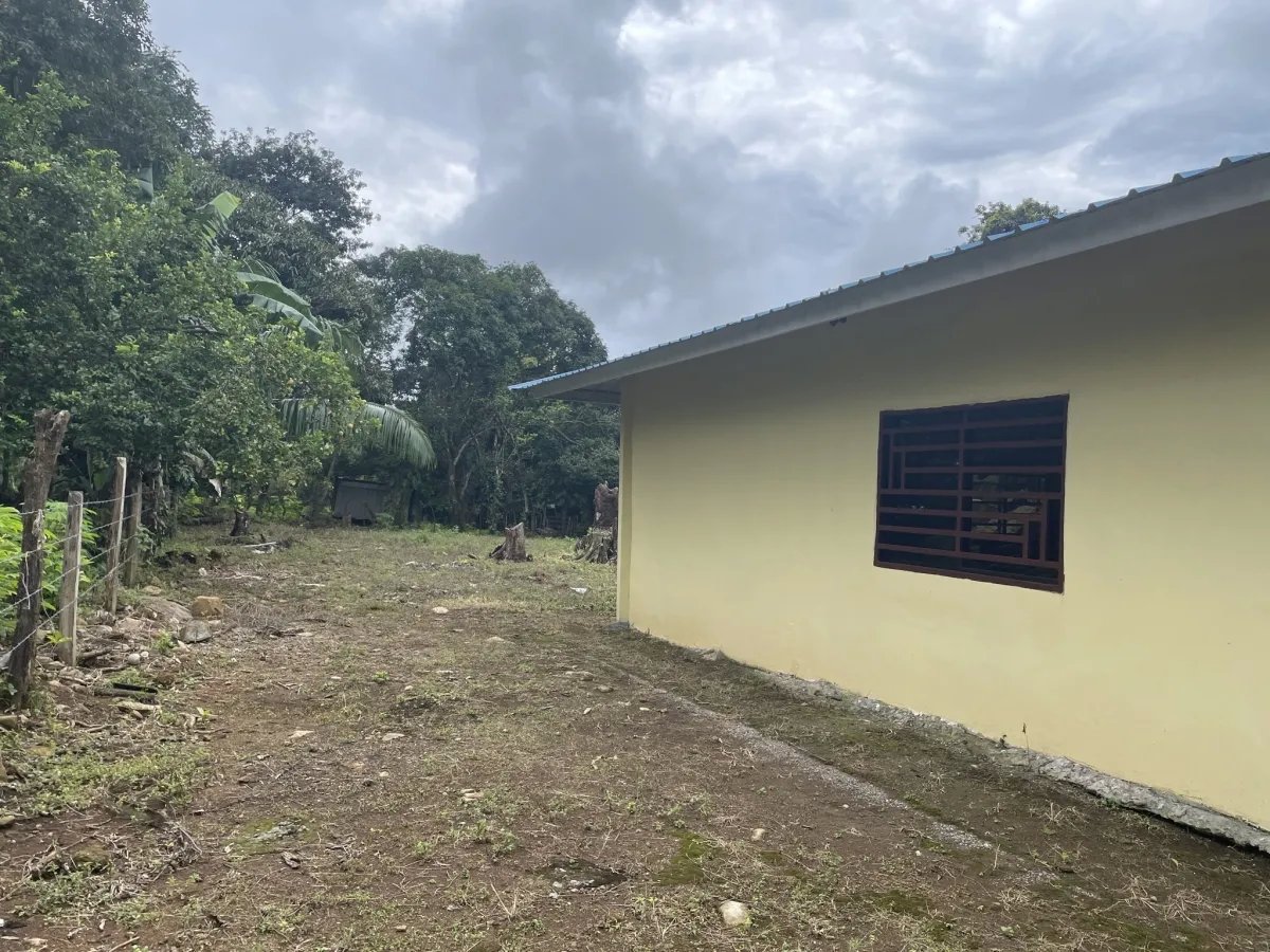 Casa casi terminada en un gran terreno en dolega