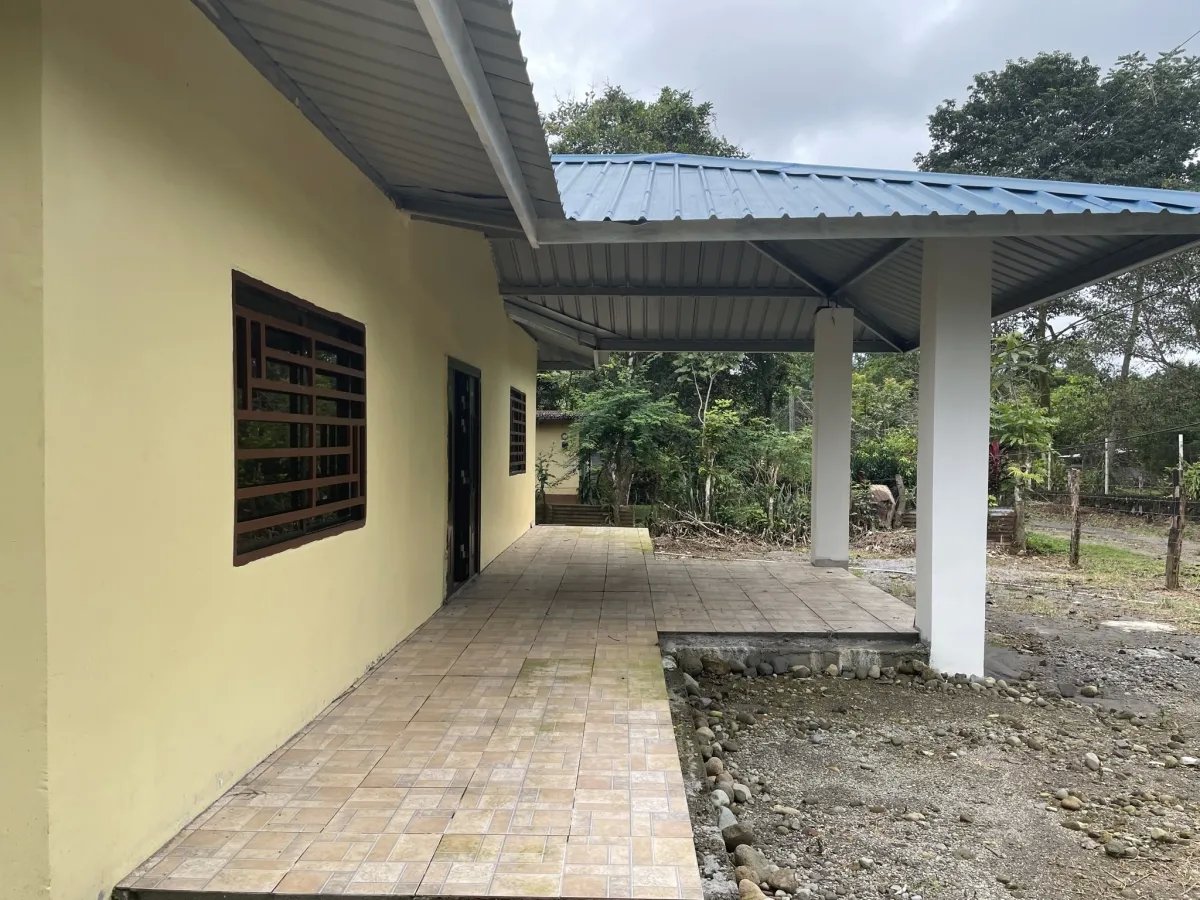 Casa casi terminada en un gran terreno en dolega