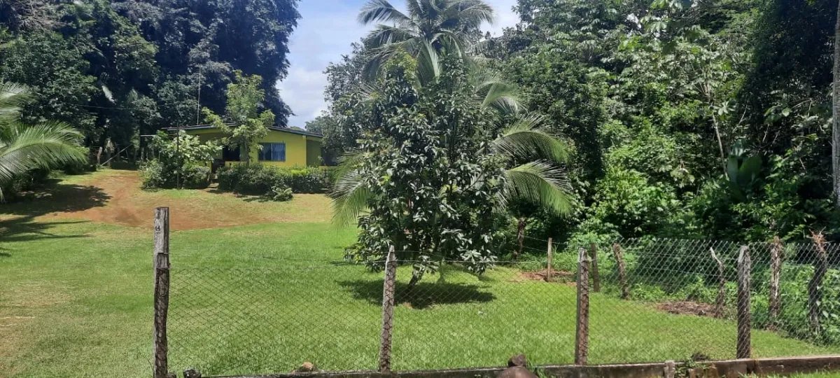 Lote tranquilo pero céntrica en las lajas, a 10 minutos de la playa