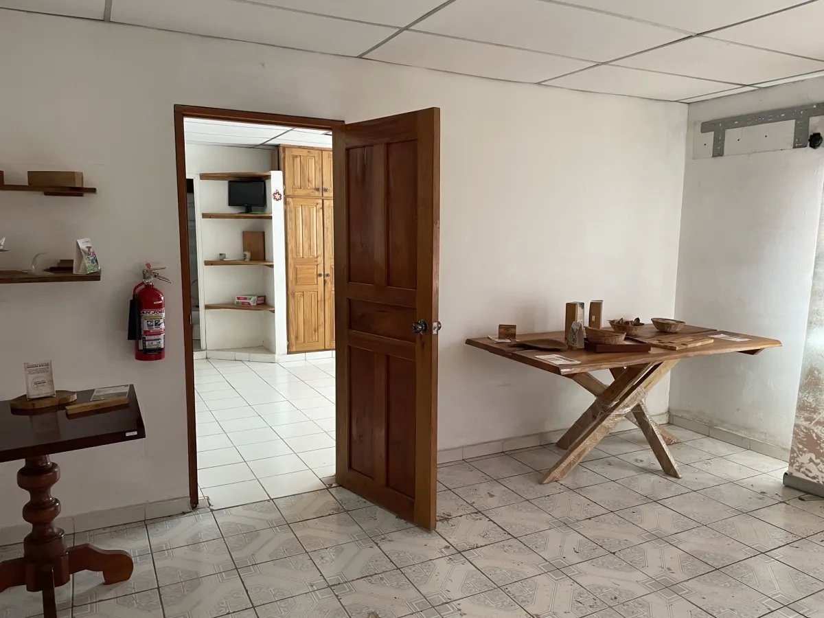 Casa u oficina en el centro de las lajas - cerca de la playa