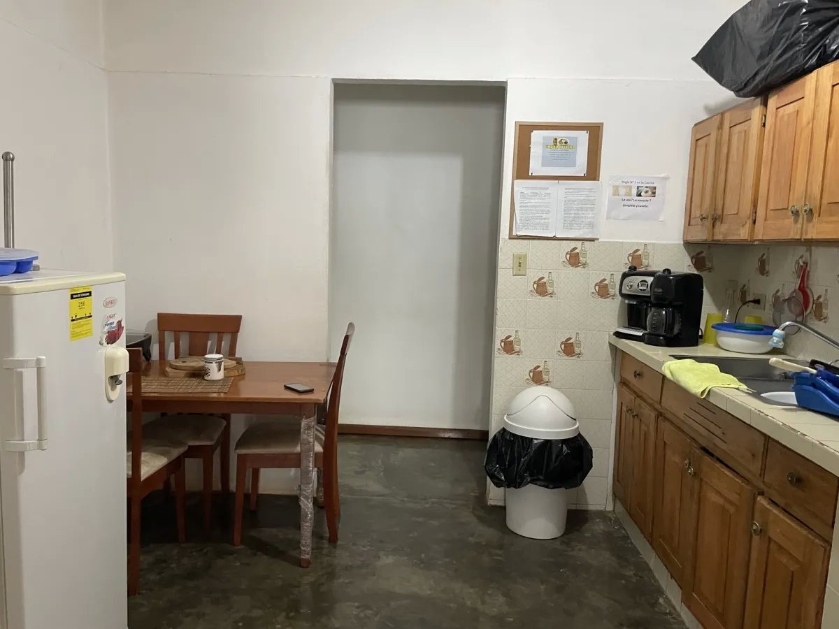 Casa u oficina en el centro de las lajas - cerca de la playa