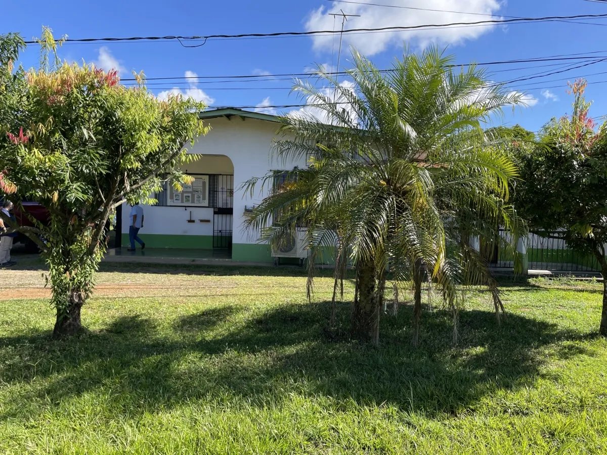 Casa u oficina en el centro de las lajas - cerca de la playa