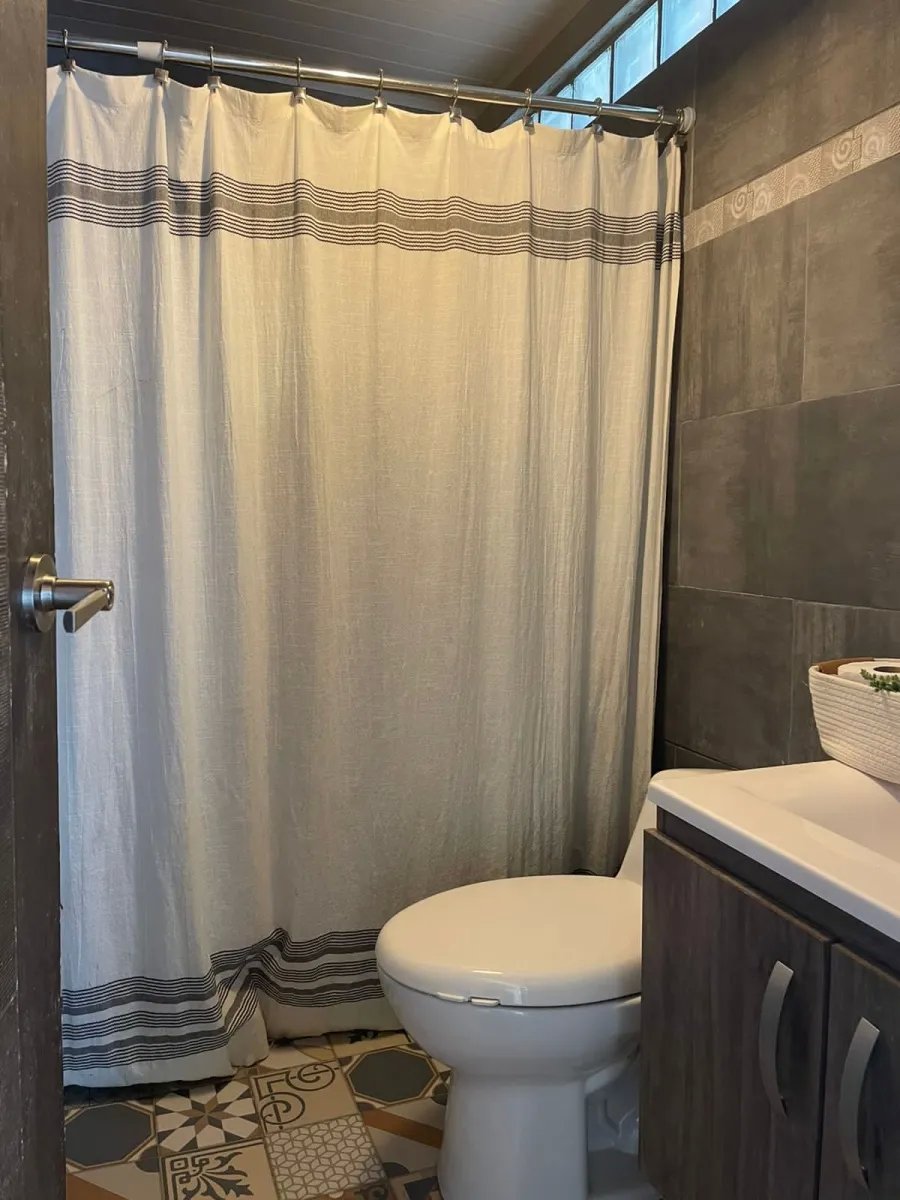 Lote comercial con casa en santa catalina pueblo centee