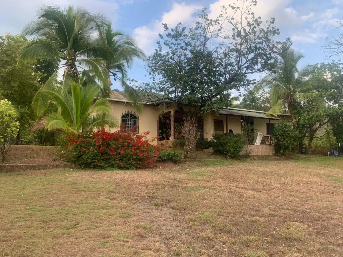 Casa frente al mar en venta, playa torio, veraguas.