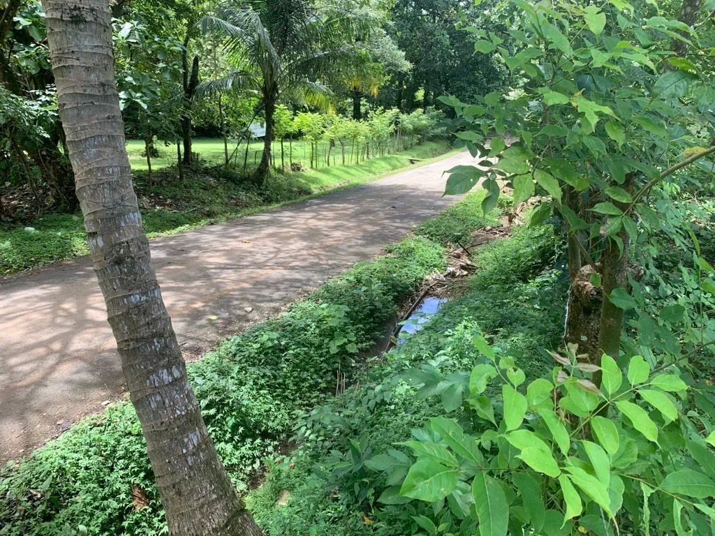Se vende propiedad de casi 1,000 metros de terreno, en  el centro de santa catalina, veraguas, panamá