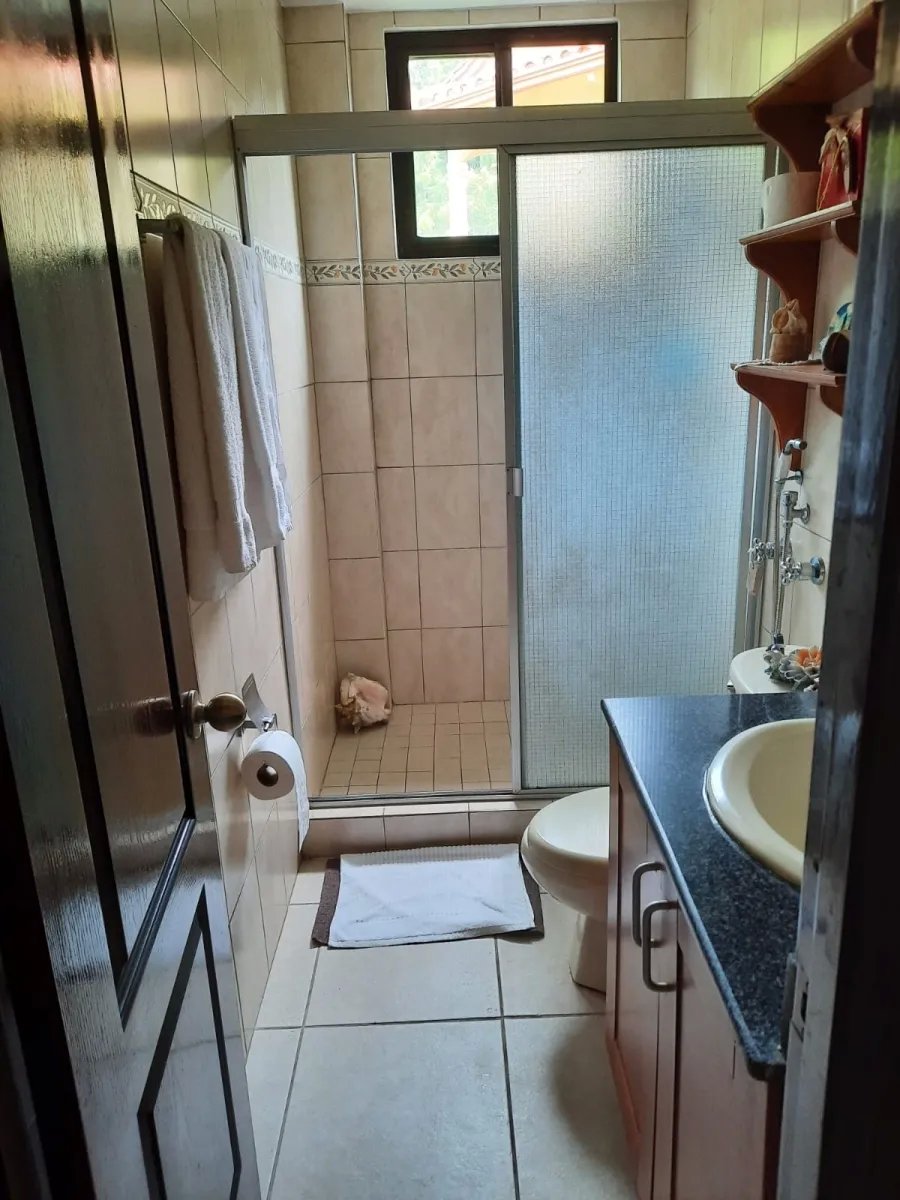 Fácil casa en la montaña segura comunidad cerrada