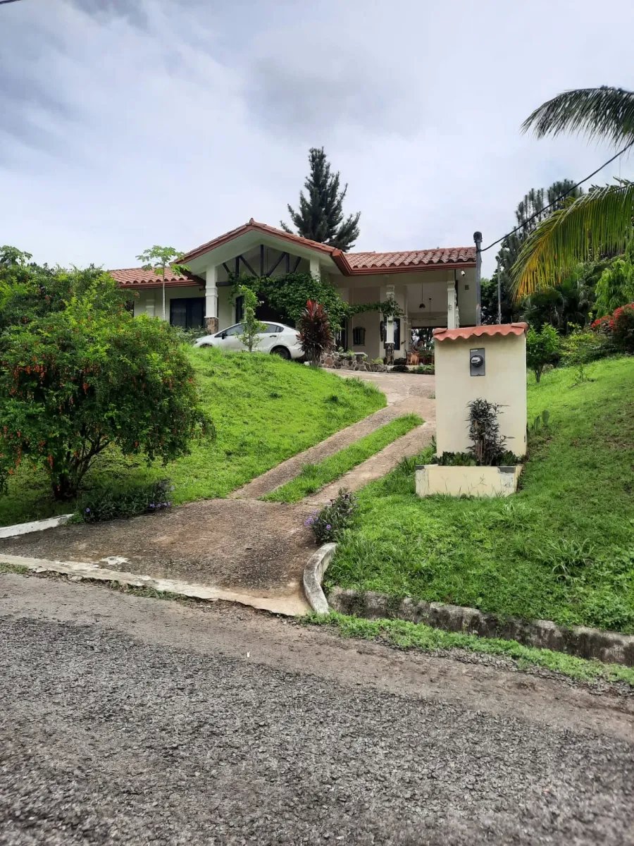 Fácil casa en la montaña segura comunidad cerrada