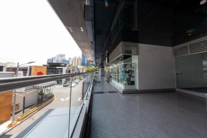 Alquiler de local comercial en vía brasil con vía israel, ciudad de pa...