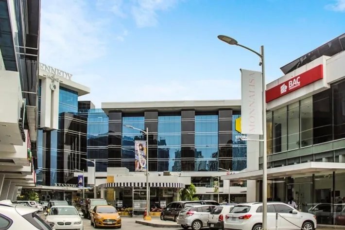 Alquiler de local comercial en vía brasil con vía israel, ciudad de pa...