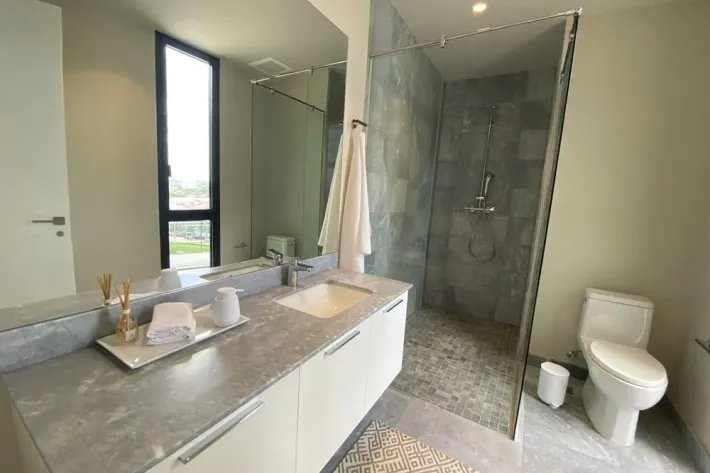 Apartamentos de lujo frente al pacífico, costa del este