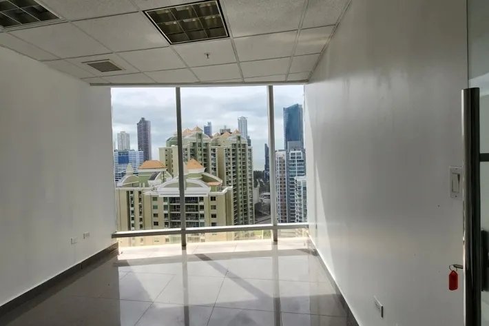 Alquiler de oficina vacía en ph torre aseguradora ancón, costa del este