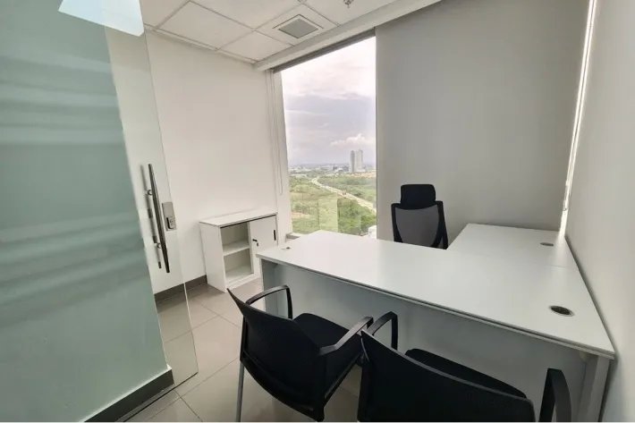 Alquiler de oficina vacía en ph torre aseguradora ancón, costa del est...