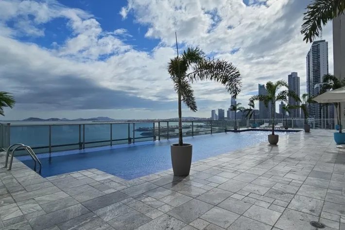 Venta de apartamento en ph waters on the bay, avenida balboa