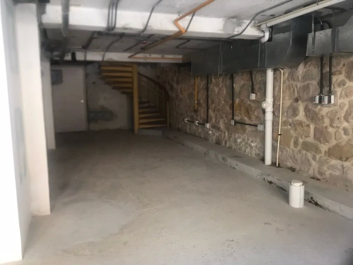 Alquiler de locales comerciales para restaurantes o bares en el callejón de soná, casco antiguo