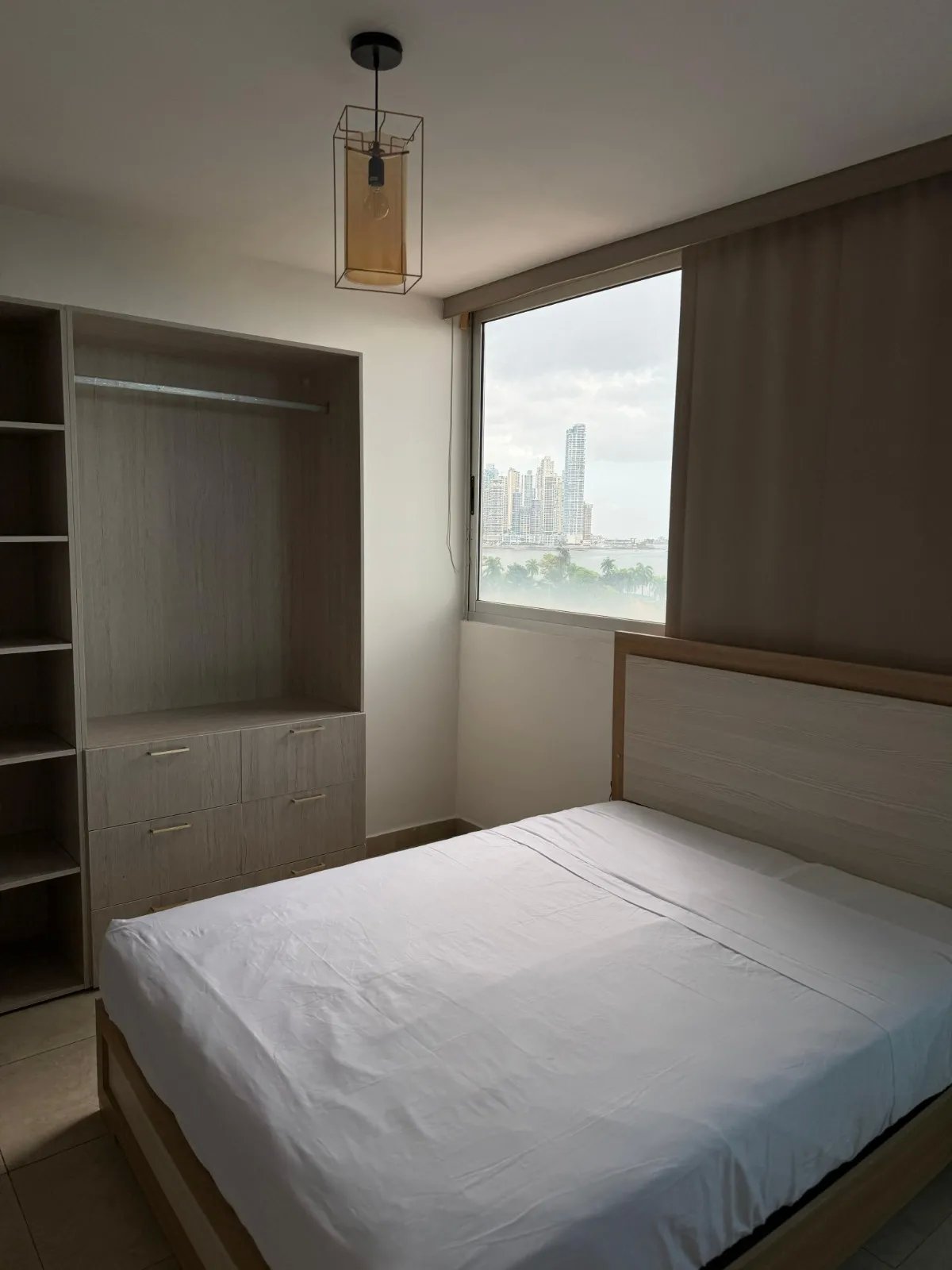 Se alquila apartamento amoblado moderno, en la av. balboa