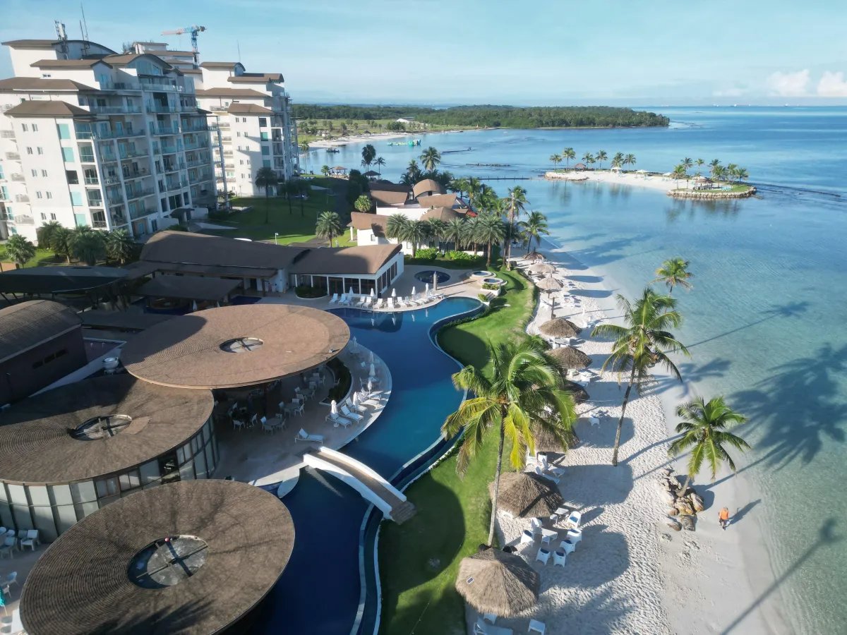 Venta de condominio en playa escondida, colón, panamá
