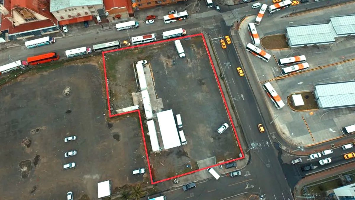 Se vende terreno comercial una cuadra de ave. balboa