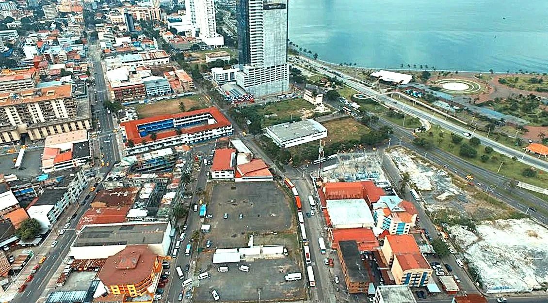 Se vende terreno comercial una cuadra de ave. balboa
