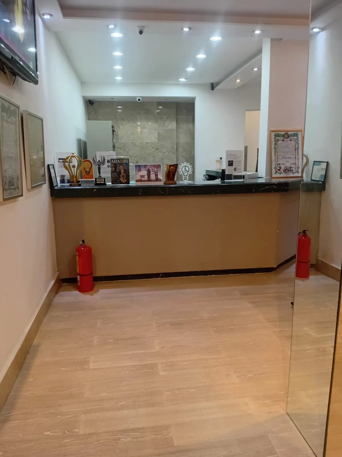 Alquiler de oficina en ph ropardi  vía ramón arias / vía brasil
