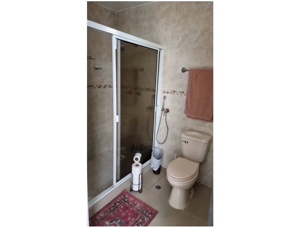Alquiler de apartamento amoblado en obarrio, piso alto