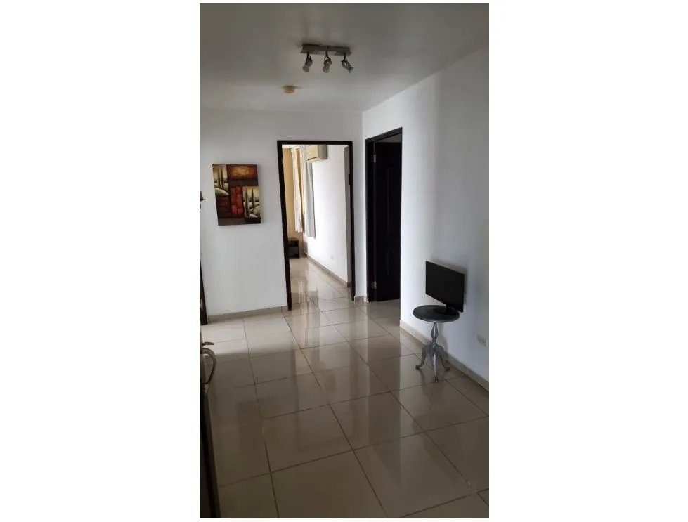 Alquiler de apartamento amoblado en obarrio, piso alto