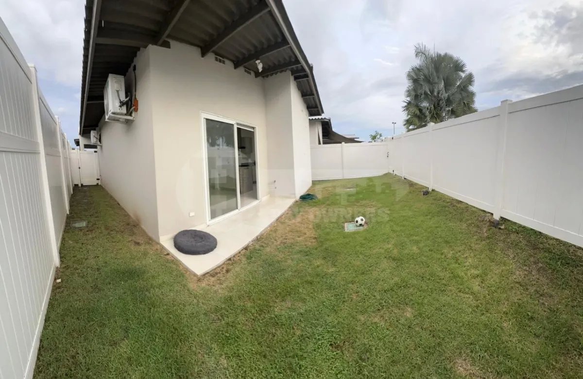 Alquiler de casa en villa sur residence, costa sur