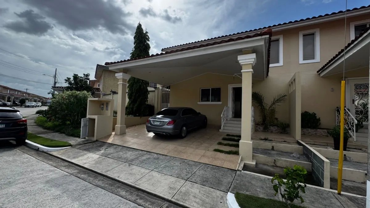Venta de casa en ph villa tivolii, villas del golf