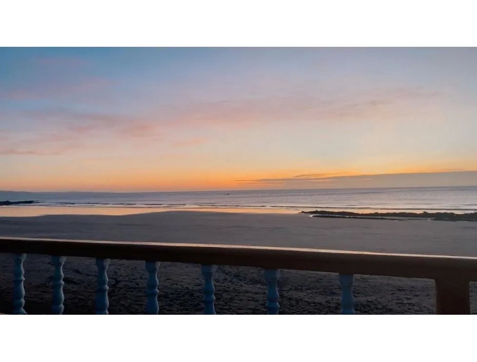 Venta de lote titulado frente al mar en playa bucaro