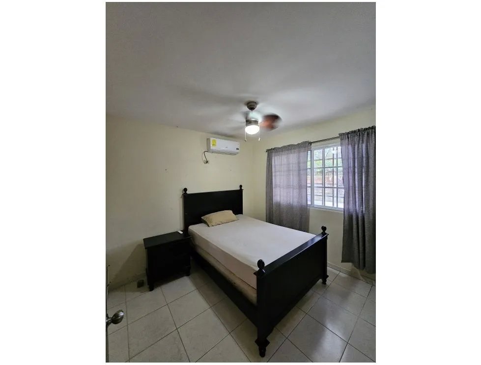 Alquiler/venta de casa con piscina en villas del golf, chitré herrera