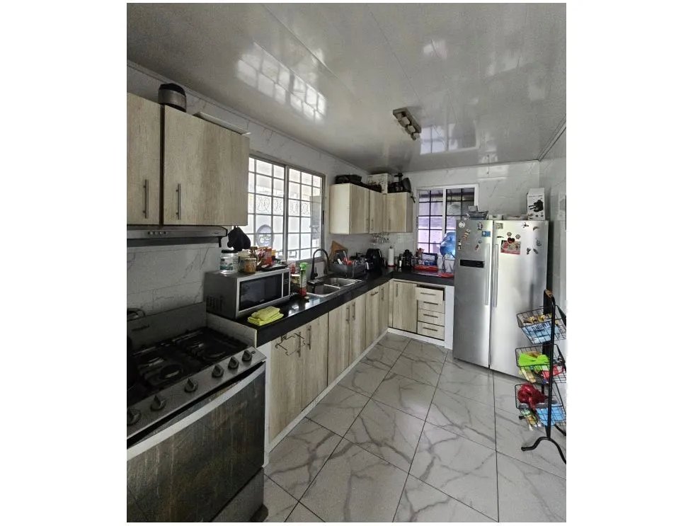 Venta de casa con muro perimetral en residencial el mesón, chitré
