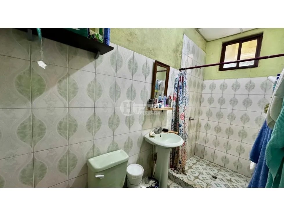 Venta de casa en el centro de pedasí.