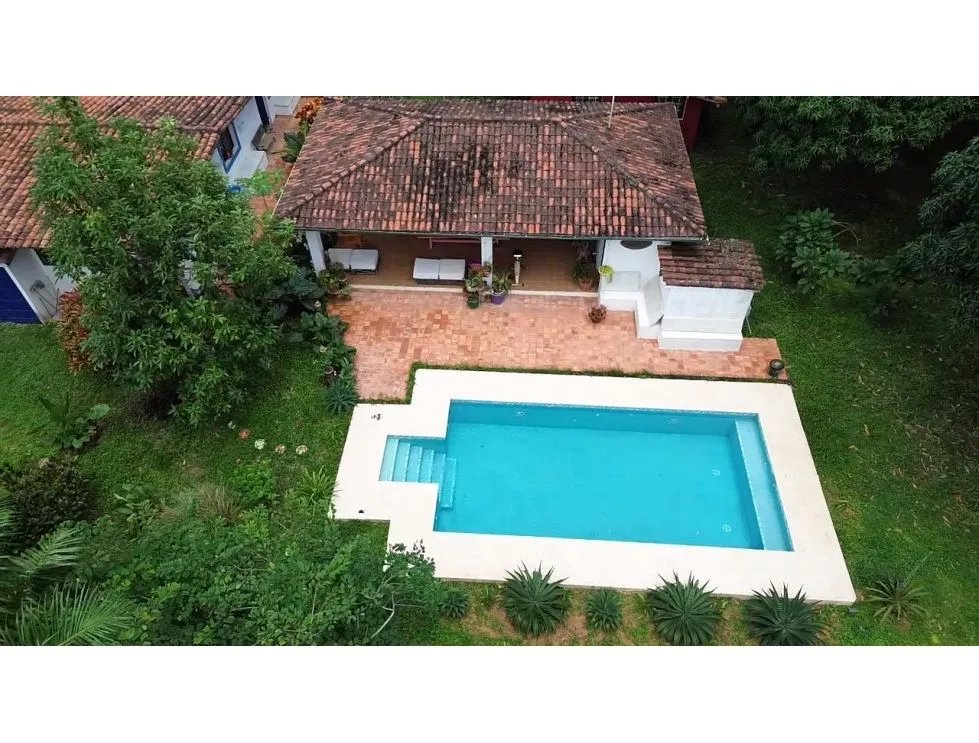Venta de casa con piscina en pedasí