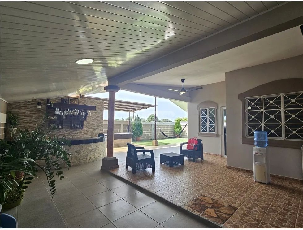 Se alquila casa en brisas de los guayacanes, chitré