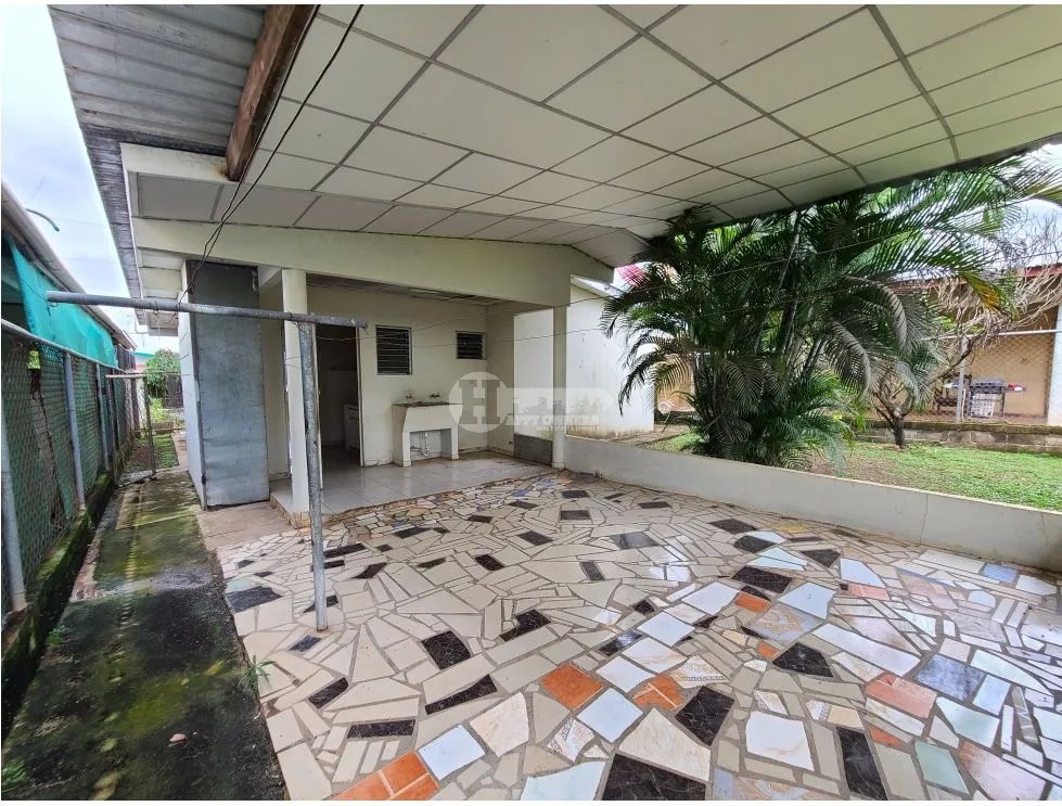 Casa a 3 minutos del hospital nelson collado, chitré herrera