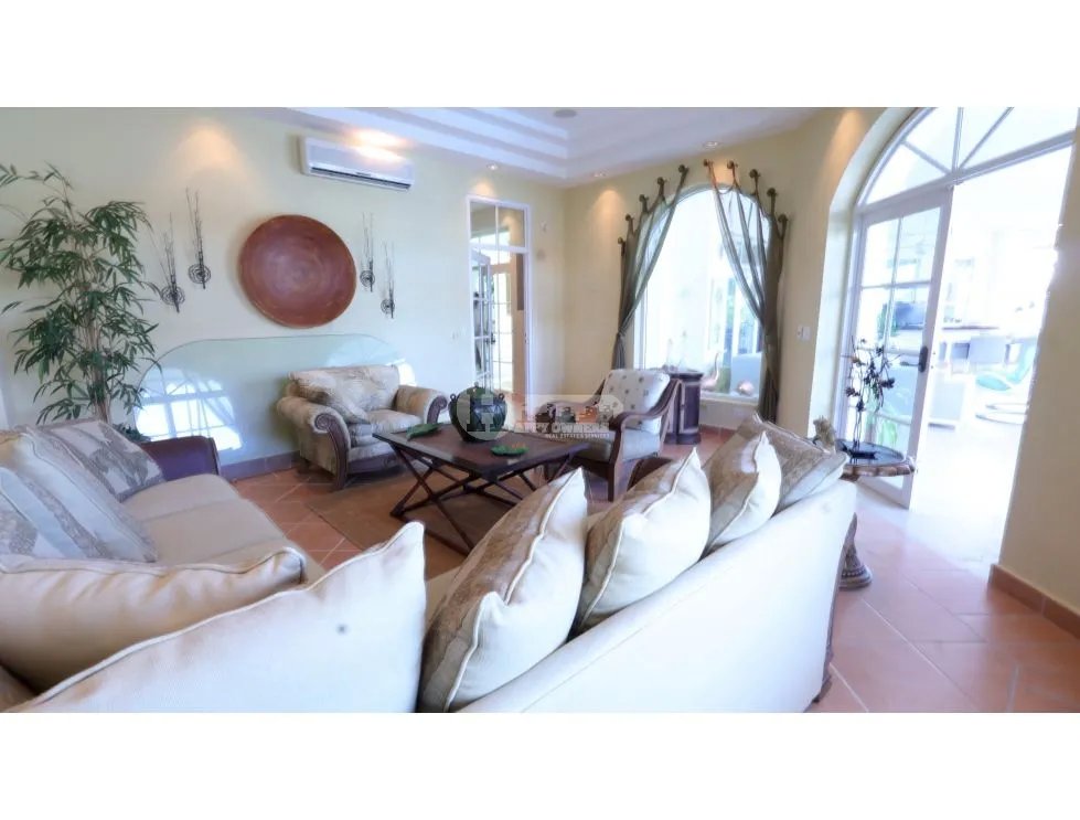 Venta de casa de playa en coronado, club de golf.