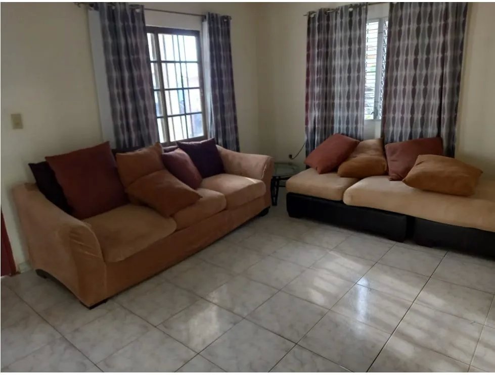 Se vende casa a pasos del super 99 de chitré herrera
