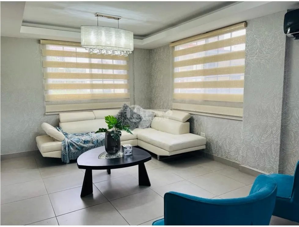 Venta de casa en villas del golf chitré