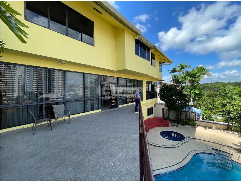 Venta de residencia unifamiliar de 3 niveles en dos mares