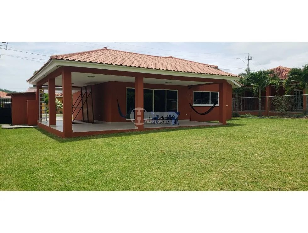 Venta de casa en villas de la colonia, chame