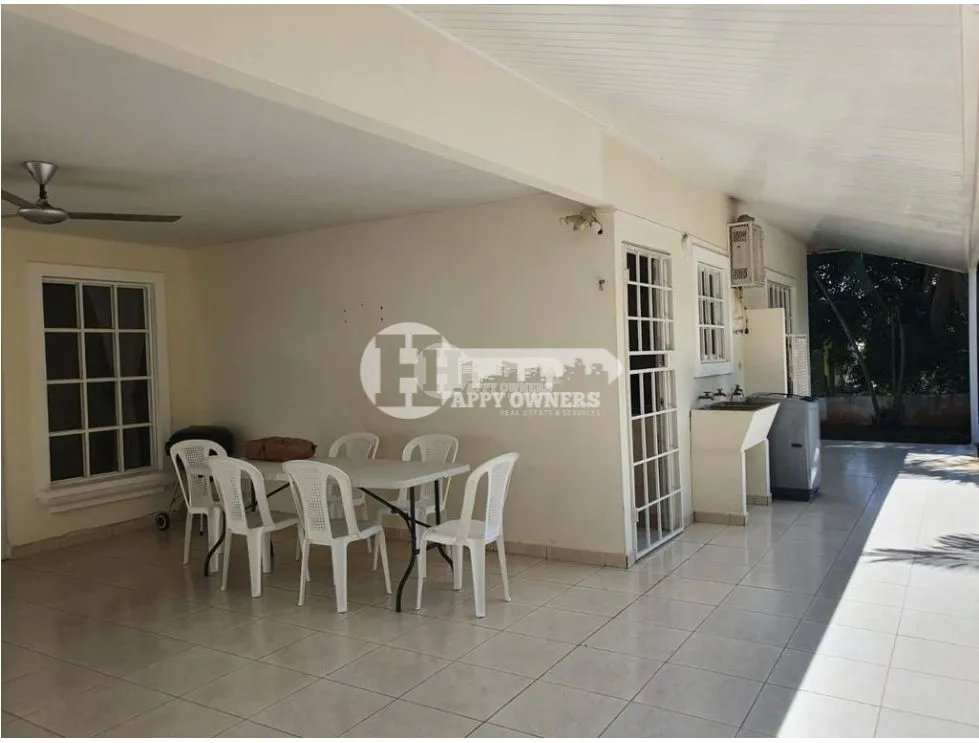Se vende o alquila casa en villas del golf, chitré